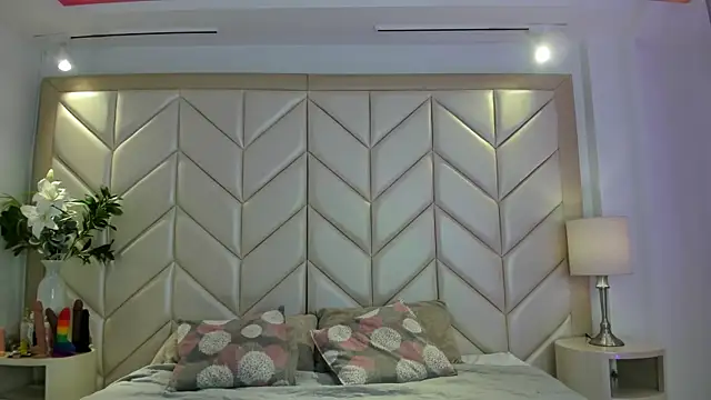 Snapshot of AishaValcazar chatting on February 28, 2026, 4:02 am AishaValcazar online show from February 28, 2026, 4:02 am