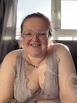 Snapshot of AmberBliss-X chatting on October 22, 2025, 8:58 am AmberBliss-X online show from October 22, 2025, 8:58 am