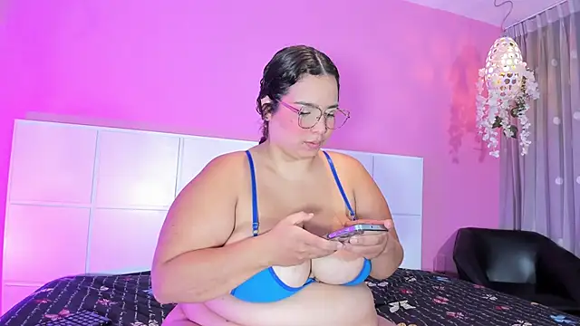 Snapshot of Aliciabloom chatting on September 20, 2025, 12:50 pm Aliciabloom online show from September 20, 2025, 12:50 pm