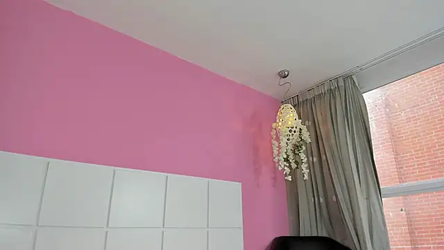 Snapshot of Aliciabloom chatting on September 23, 2025, 12:19 pm Aliciabloom online show from September 23, 2025, 12:19 pm