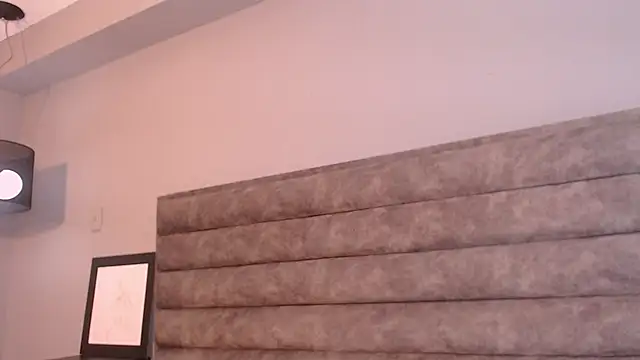 Snapshot of Aliciabloom chatting on October 4, 2025, 12:36 pm Aliciabloom online show from October 4, 2025, 12:36 pm