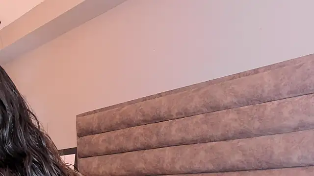 Snapshot of Aliciabloom chatting on October 9, 2025, 12:25 pm Aliciabloom online show from October 9, 2025, 12:25 pm