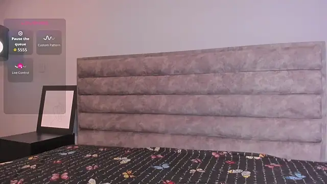 Snapshot of Aliciabloom chatting on October 13, 2025, 12:38 pm Aliciabloom online show from October 13, 2025, 12:38 pm