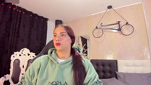 Snapshot of Almaazz chatting on February 6, 2026, 6:00 pm Almaazz online show from February 6, 2026, 6:00 pm