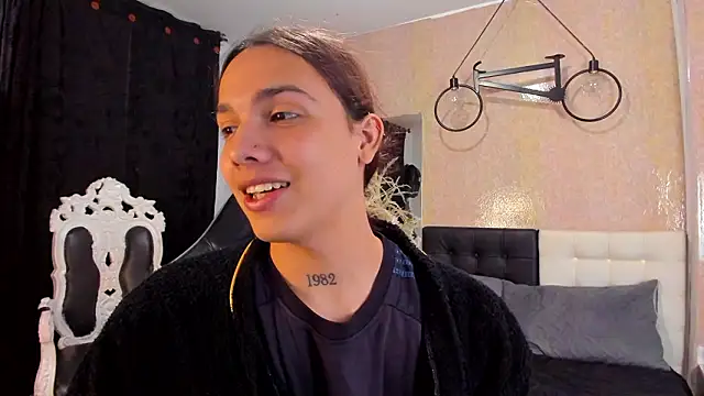 Snapshot of Almaazz chatting on February 24, 2026, 6:39 pm Almaazz online show from February 24, 2026, 6:39 pm