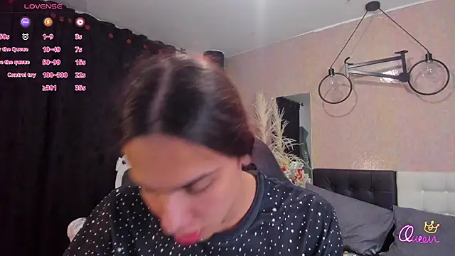 Snapshot of Almaazz chatting on March 4, 2026, 6:14 pm Almaazz online show from March 4, 2026, 6:14 pm