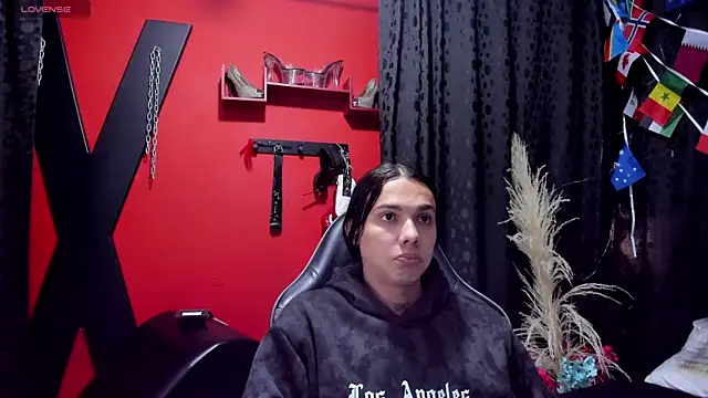 Snapshot of Almaazz chatting on July 16, 2026, 7:53 pm Almaazz online show from July 16, 2026, 7:53 pm