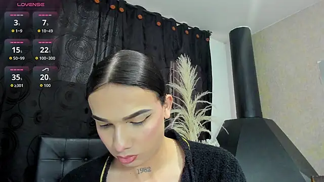 Snapshot of Almaazz chatting on August 4, 2026, 7:05 pm Almaazz online show from August 4, 2026, 7:05 pm