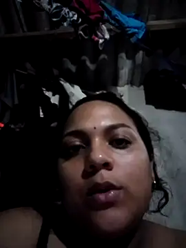 hotmadura online show from September 12, 2025, 2:44 am