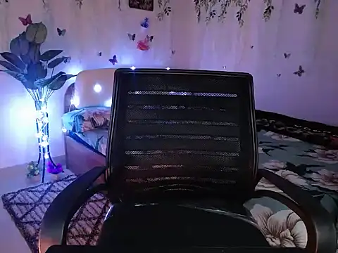 Naughtyy stripgirl online show from February 25, 2026, 6:06 pm