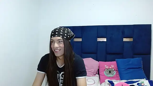 PinkLuna LolaBloom online show from May 8, 2026, 3:56 am