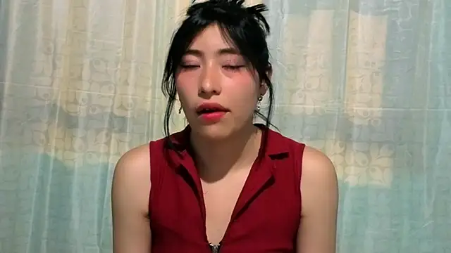 Sullyoonn online show from November 4, 2025, 11:59 pm