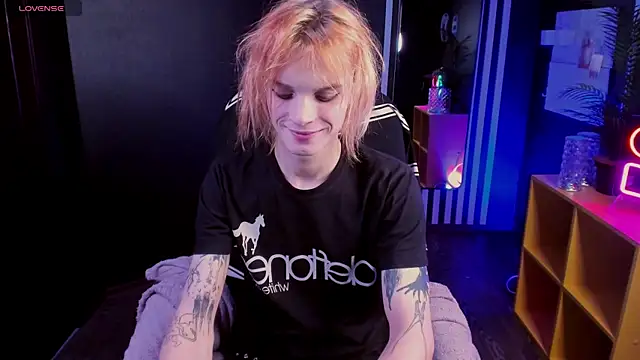 Snapshot of ArchiehalI chatting on October 6, 2025, 8:39 pm ArchiehalI online show from October 6, 2025, 8:39 pm