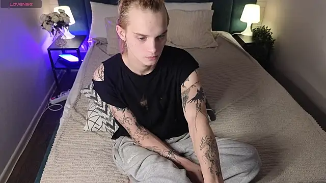 Snapshot of ArchiehalI chatting on October 11, 2025, 8:18 pm ArchiehalI online show from October 11, 2025, 8:18 pm