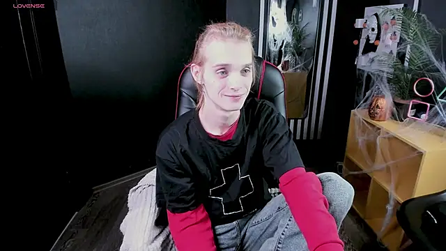 Snapshot of ArchiehalI chatting on October 29, 2025, 3:36 pm ArchiehalI online show from October 29, 2025, 3:36 pm