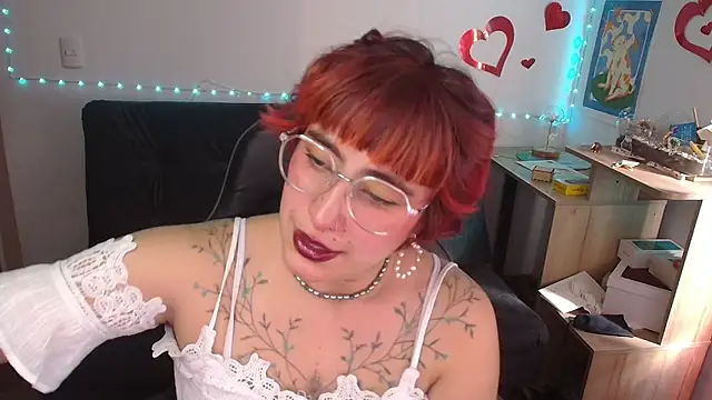 Miacatsito3 online show from April 24, 2026, 8:22 pm
