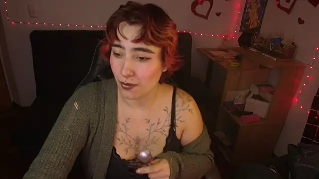 Miacatsito3 online show from May 7, 2026, 11:43 pm
