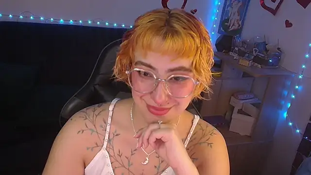 Miacatsito3 online show from June 13, 2026, 4:21 am