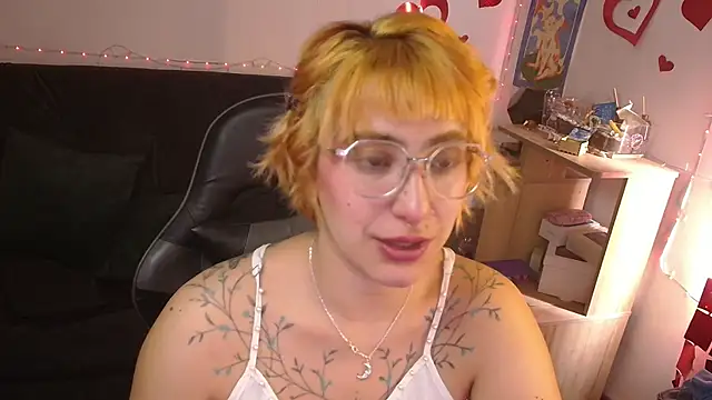 Miacatsito3 online show from June 13, 2026, 8:18 pm