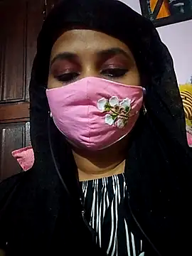 TAMI KAYAL online show from November 5, 2025, 4:18 pm