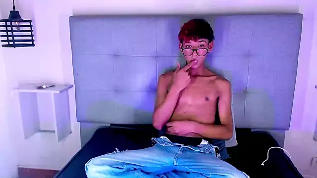 Billie Turner  online show from September 19, 2025, 9:37 pm