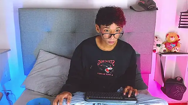 Billie Turner  online show from September 30, 2025, 3:11 am