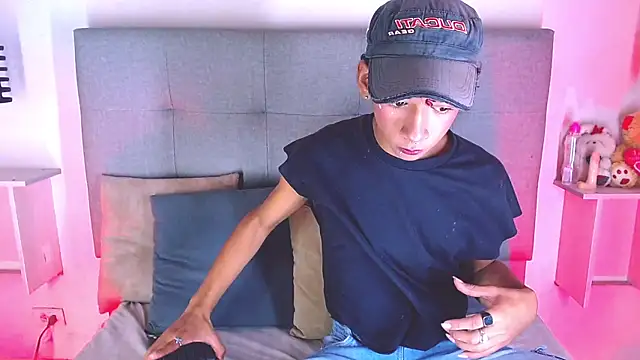 Billie Turner  online show from October 7, 2025, 5:04 am