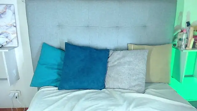 Billie Turner  online show from October 13, 2025, 7:30 am