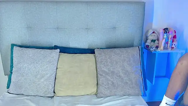 Billie Turner  online show from October 14, 2025, 4:46 am