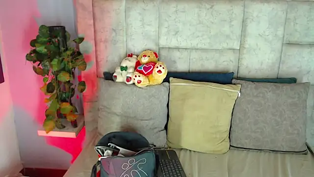 Billie Turner  online show from October 18, 2025, 9:04 pm