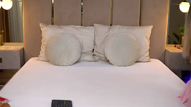 Snapshot of CamilaStarr chatting on October 2, 2025, 7:54 pm CamilaStarr online show from October 2, 2025, 7:54 pm