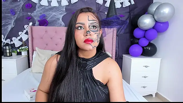 Snapshot of SienaWild chatting on November 1, 2025, 6:04 am SienaWild online show from November 1, 2025, 6:04 am