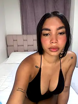 Snapshot of karolaalcendra chatting on September 27, 2025, 3:22 am karolaalcendra online show from September 27, 2025, 3:22 am