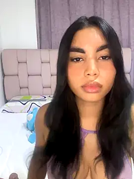 Snapshot of karolaalcendra chatting on October 2, 2025, 4:41 am karolaalcendra online show from October 2, 2025, 4:41 am