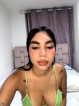 Snapshot of karolaalcendra chatting on October 17, 2025, 4:15 am karolaalcendra online show from October 17, 2025, 4:15 am