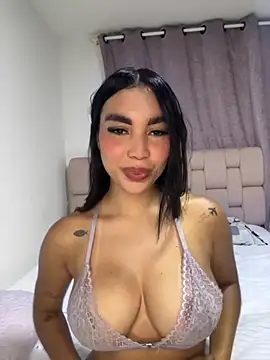 Snapshot of karolaalcendra chatting on October 21, 2025, 3:51 am karolaalcendra online show from October 21, 2025, 3:51 am