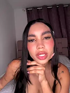 Snapshot of karolaalcendra chatting on October 24, 2025, 4:31 am karolaalcendra online show from October 24, 2025, 4:31 am