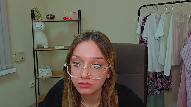 Tina Brow online show from September 24, 2025, 2:53 pm
