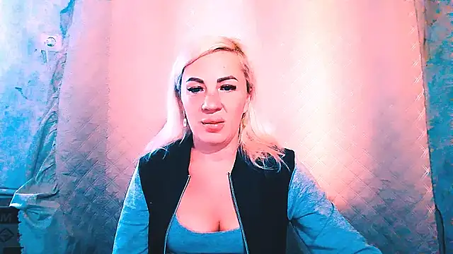 Snapshot of EmmaCat_ chatting on September 16, 2025, 5:19 am EmmaCat  online show from September 16, 2025, 5:19 am