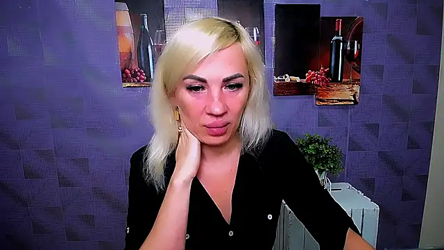 Snapshot of EmmaCat_ chatting on September 18, 2025, 5:31 am EmmaCat  online show from September 18, 2025, 5:31 am