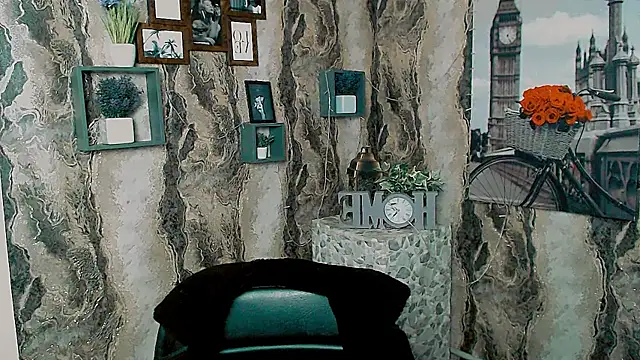 Snapshot of EmmaCat_ chatting on October 1, 2025, 5:02 am EmmaCat  online show from October 1, 2025, 5:02 am