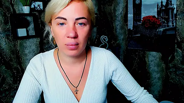 Snapshot of EmmaCat_ chatting on October 12, 2025, 5:06 am EmmaCat  online show from October 12, 2025, 5:06 am