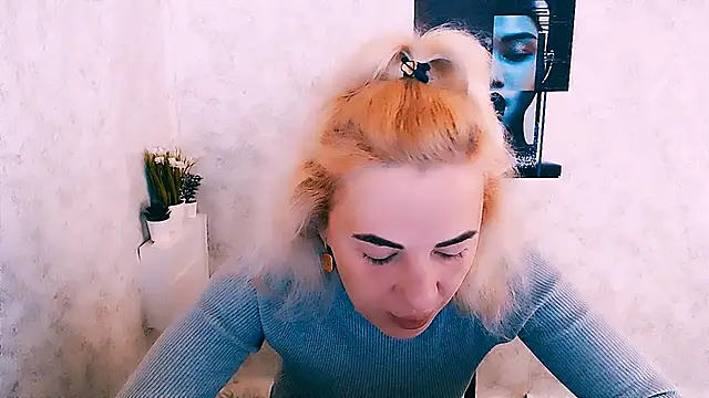 Snapshot of EmmaCat_ chatting on October 14, 2025, 5:30 am EmmaCat  online show from October 14, 2025, 5:30 am