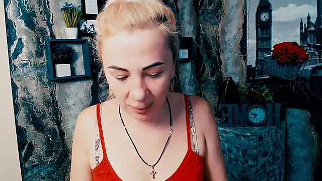 Snapshot of EmmaCat_ chatting on October 17, 2025, 5:21 am EmmaCat  online show from October 17, 2025, 5:21 am