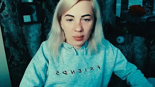 Snapshot of EmmaCat_ chatting on October 27, 2025, 6:28 am EmmaCat  online show from October 27, 2025, 6:28 am