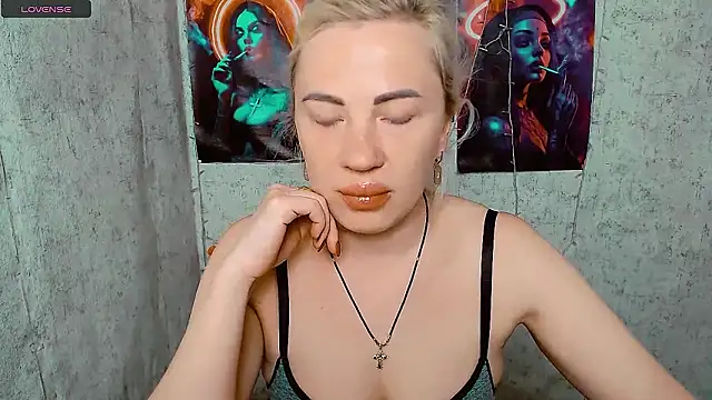 EmmaCat  online show from May 3, 2026, 3:56 am