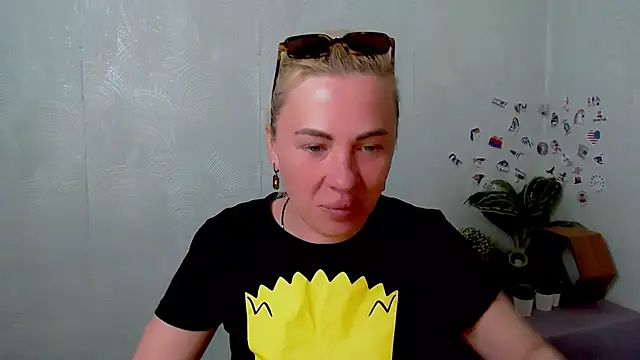 EmmaCat  online show from May 5, 2026, 4:20 am