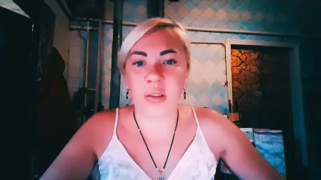 EmmaCat  online show from June 17, 2026, 4:15 am