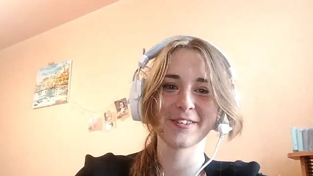 LaneMiss online show from September 15, 2025, 11:43 am