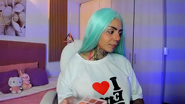 KoraRousee online show from October 18, 2025, 1:34 pm